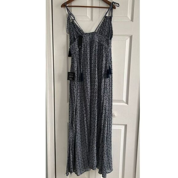 Lulu's blue and White Geometric Print Maxi Dress NWT - Picture 3 of 5